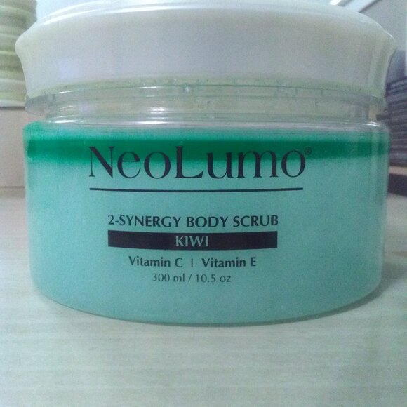 NEOLUMO 2-SYNERGY BODY SCRUB KIWI-VITAMIN C-VITAMIN E-10.5 oz/ 300 ml-NEW-SEALED - Picture 3 of 4